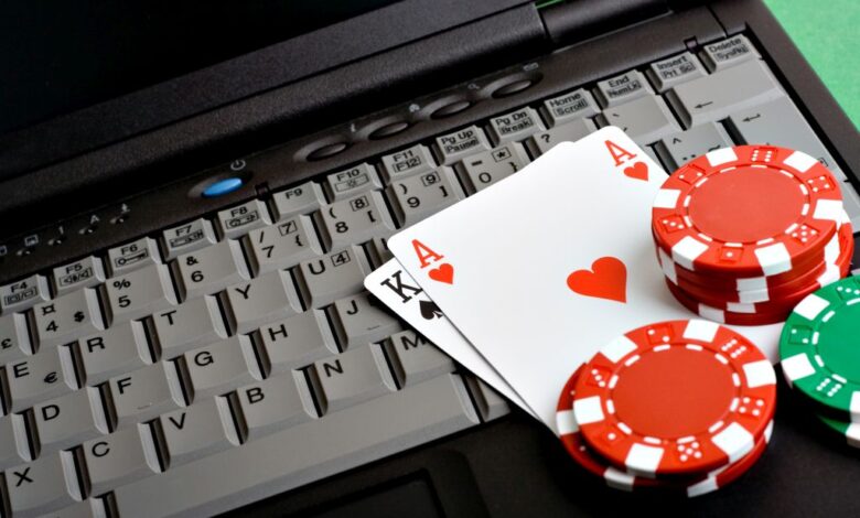 Mastering Online Poker: Top Strategies Used by Pro Players